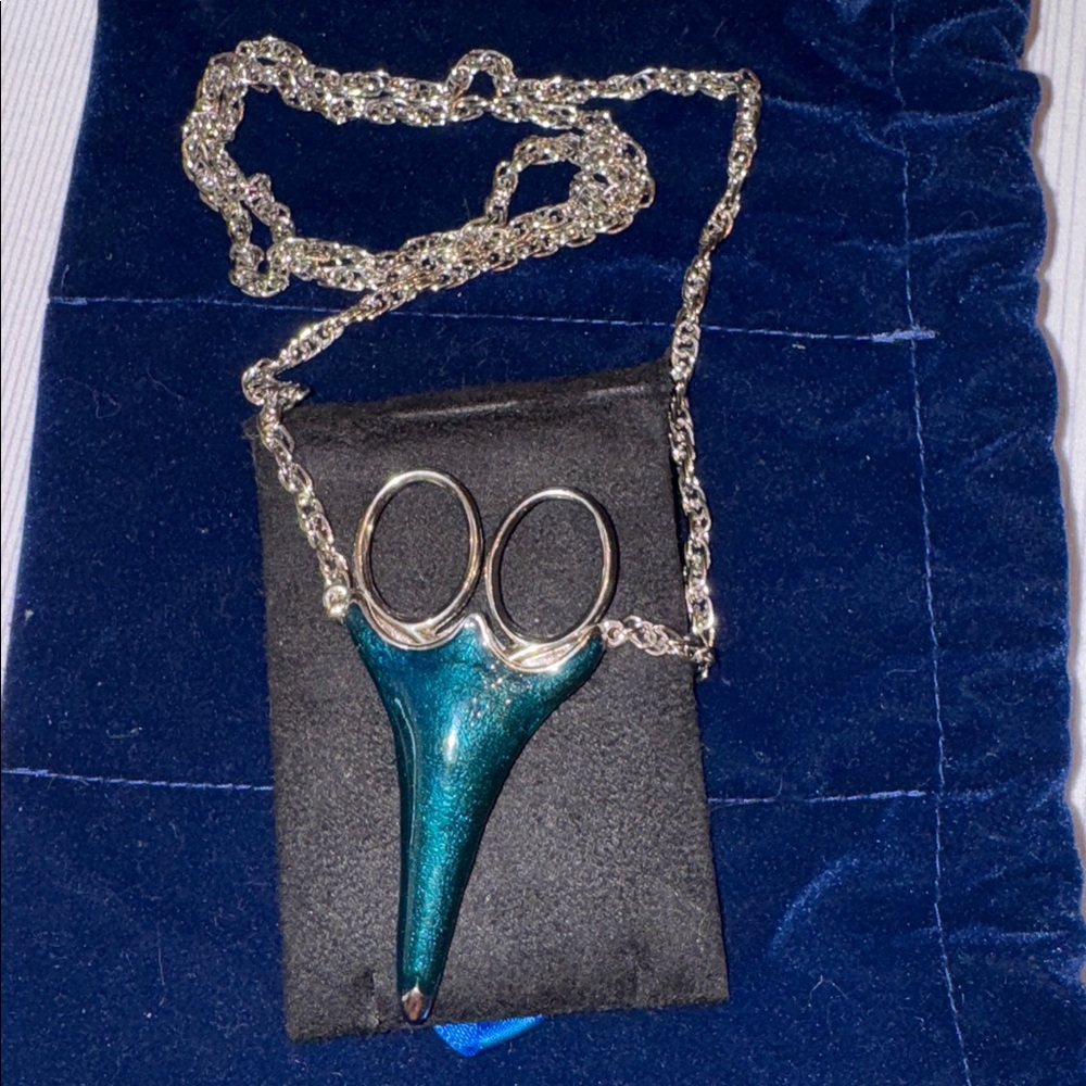 Rococo Chatelaine necklace with embroidery scissors 🐈‍⬛